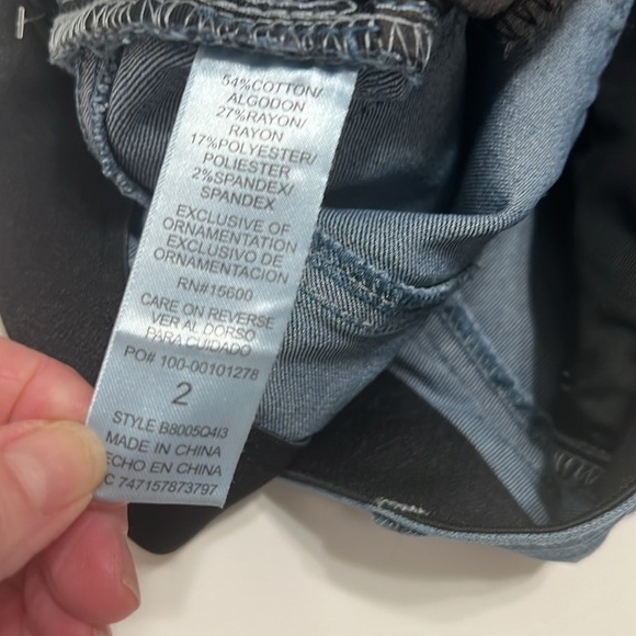 Democracy Ab Solution High Rise Jean Short Distressed  Medium Blue Size 2 - Picture 6 of 7